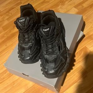 Generously worn. Size 11 comes w box